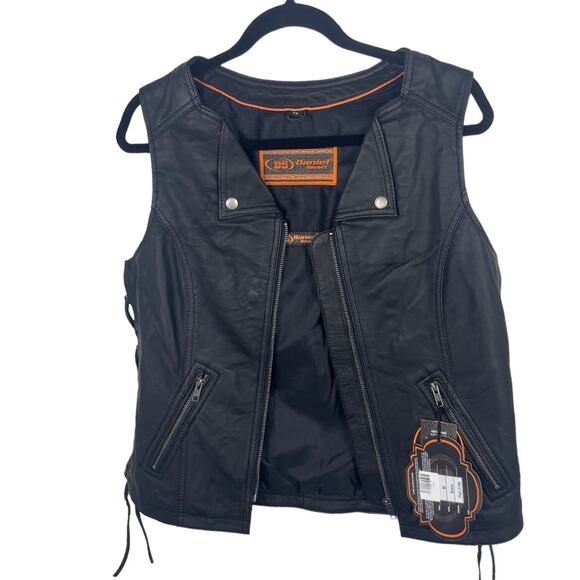 Biker Motorcycle Vest Womens Sz Med Soft Black Leather Zip Side Laces NWT Pocket - Picture 3 of 15